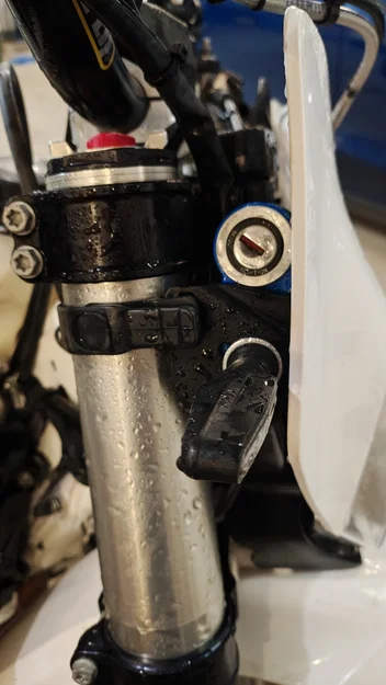 Giá đỡ dời ổ khóa Husqvarna 79611065050 - Image 1