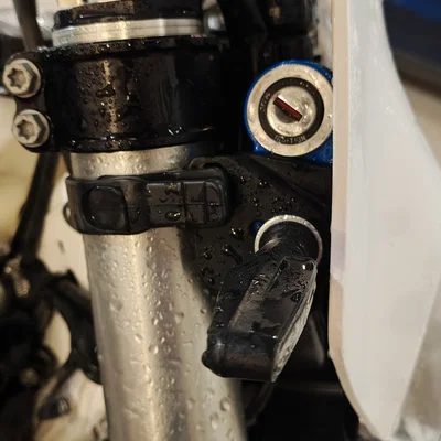 Giá đỡ dời ổ khóa Husqvarna 79611065050