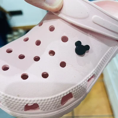 Phụ kiện trang trí Crocs hình Mickey in 3D dễ thương