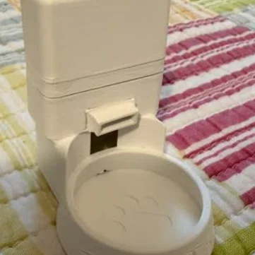 Mini pet feeder - Máy cho thú cưng nhỏ ăn