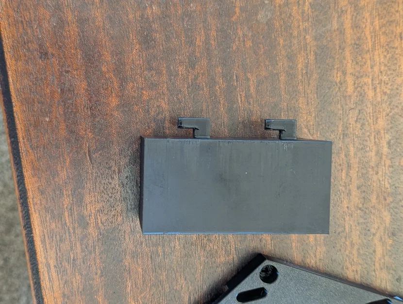 Giá treo chai keo dán cho bảng IKEA Skadis tiện lợi - Image 3