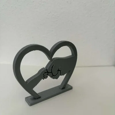 Heart of Connection - Biểu tượng tình thân giữa cha mẹ và con cái