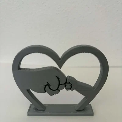 Heart of Connection - Biểu tượng tình thân giữa cha mẹ và con cái