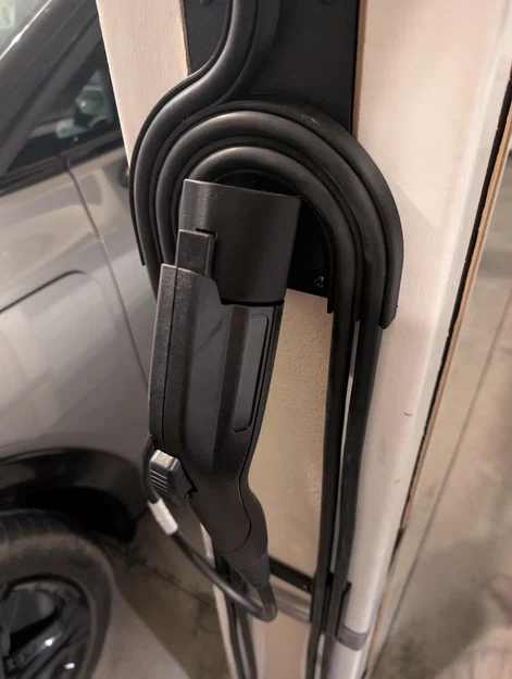 Giá treo sạc xe điện GM EV Level 1 J1772 và bộ sắp xếp dây cáp - Image 2