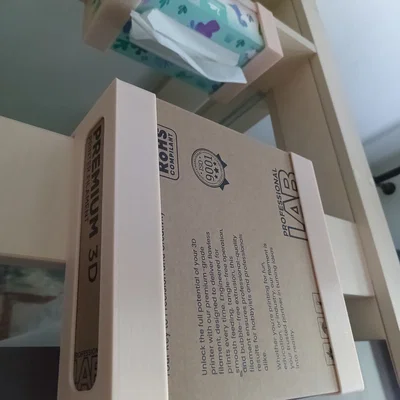 Giá đỡ hộp carton đựng sợi nhựa filament