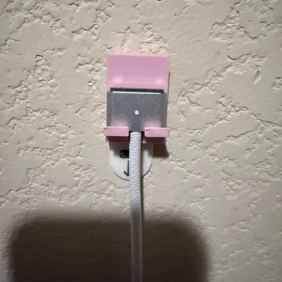 Móc treo cáp sạc Apple MagSafe 3 gọn gàng cho bàn làm việc