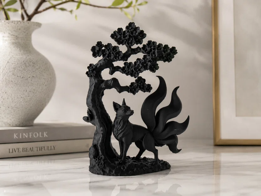 Tượng điêu khắc Hồ Ly Chín Đuôi dưới gốc Anh Đào - Image 1