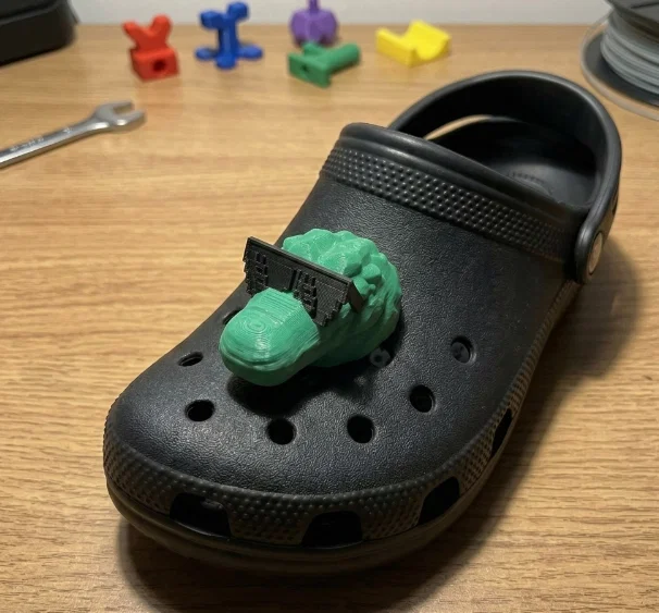 Phụ kiện gắn dép Crocs hình cá sấu Crocky in 3D cực ngầu - Image 1