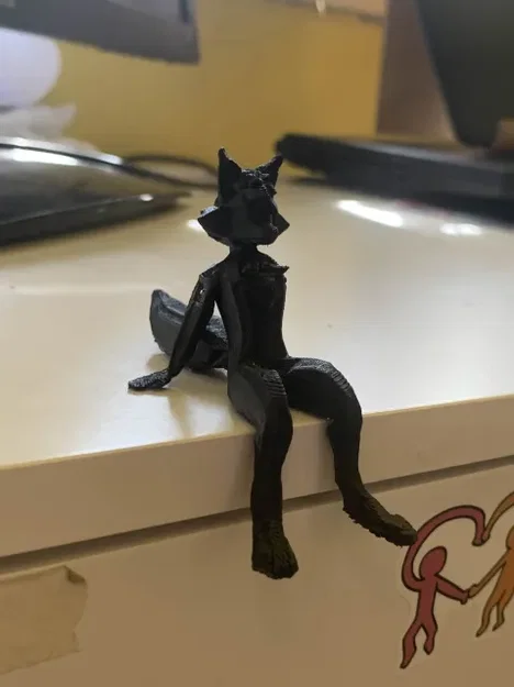 Mô hình Furry ngồi cạnh bàn (Sitting furry for desk) in 3D - Image 2