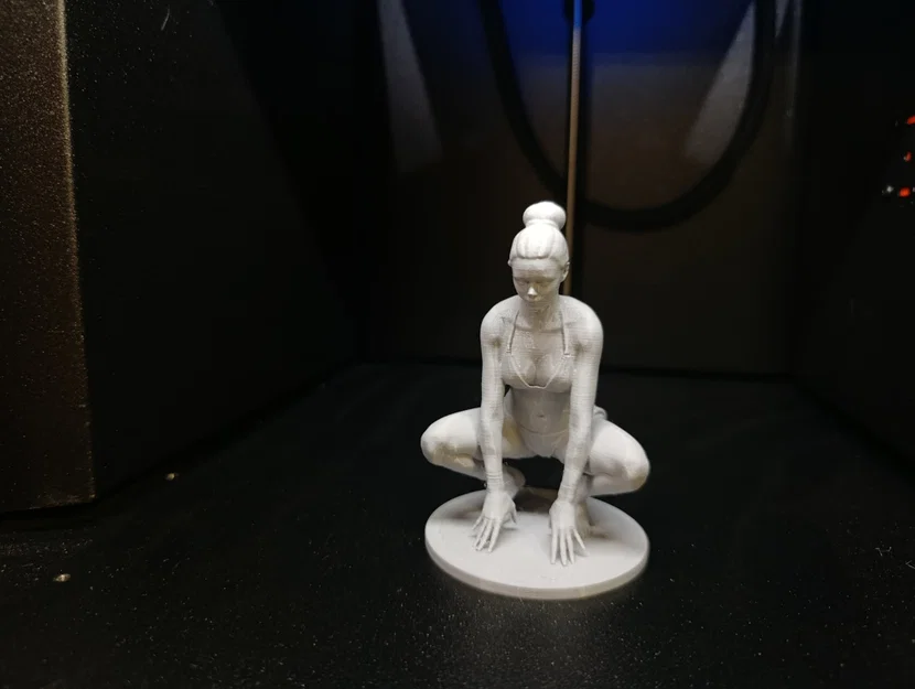 Mô hình tượng nữ tập Yoga tư thế ngồi xổm - Image 4