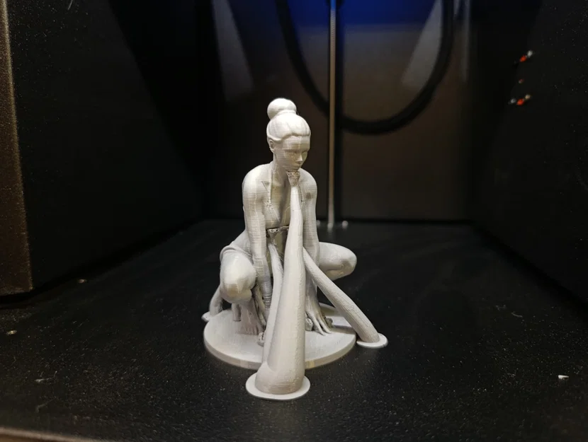 Mô hình tượng nữ tập Yoga tư thế ngồi xổm - Image 6