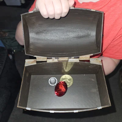 Rương báu vật Treasure Chest với thiết kế nắp thùng gỗ cực đẹp