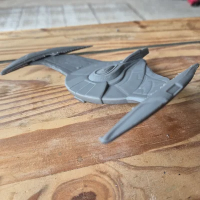 Mô hình Romulan Bird-of-Prey từ Star Trek Enterprise lớp T'Liss