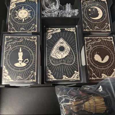 Khay in 3D đựng bài cho board game Ouija Manor (Có bọc sleeve)