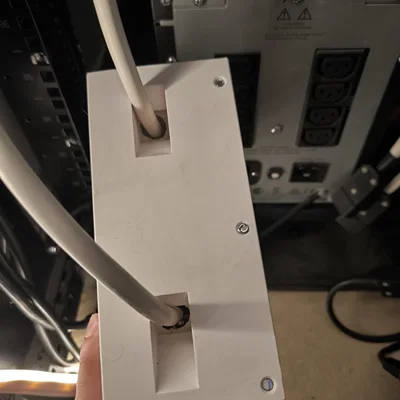 Giá đỡ rack cho hai ổ cắm CEI 60309