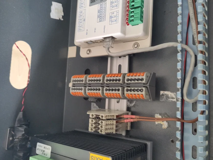 Ngàm gắn Wago 222 5 cổng lên thanh DIN Rail cho tủ điện - Image 1