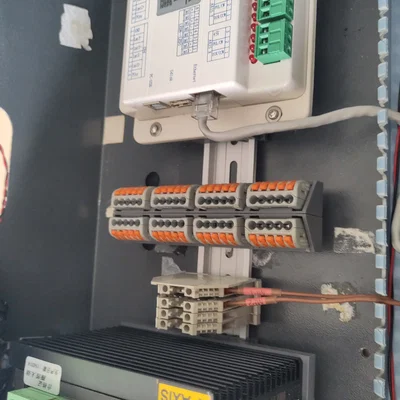 Ngàm gắn Wago 222 5 cổng lên thanh DIN Rail cho tủ điện