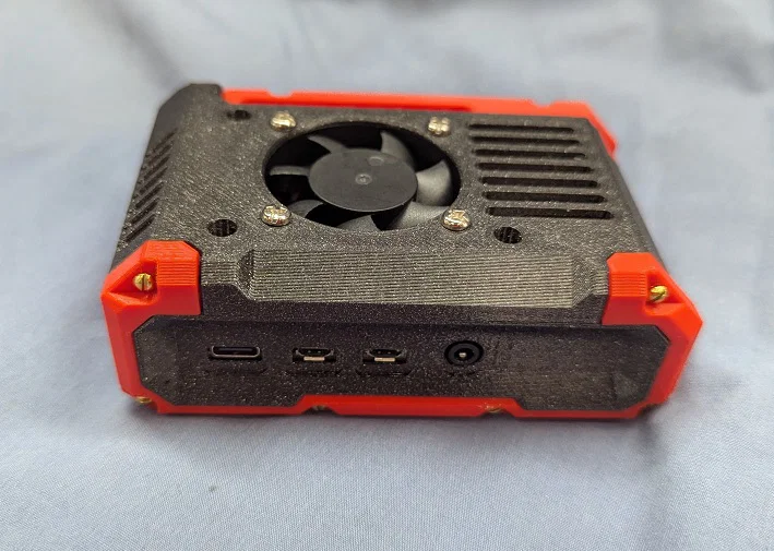 Vỏ case Raspberry Pi 4 kèm tản nhiệt và giá treo tường tiện lợi - Image 1