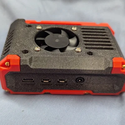 Vỏ case Raspberry Pi 4 kèm tản nhiệt và giá treo tường tiện lợi
