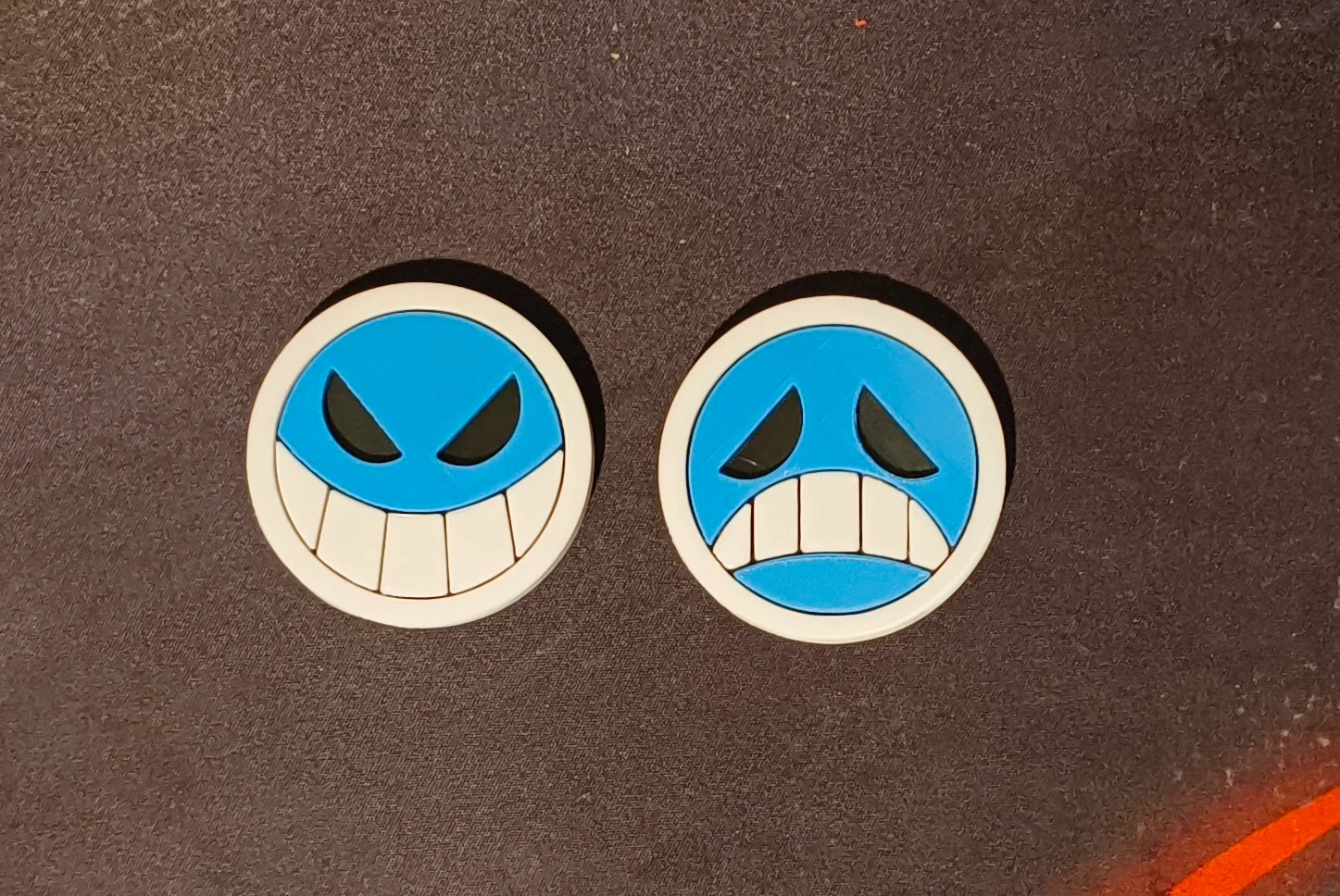 Charm mặt cười trên nón Portgas D. Ace (One Piece) cho cosp… 1