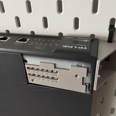 Bộ ngàm gắn tường Skadis cho switch TP-Link TL-SG3210