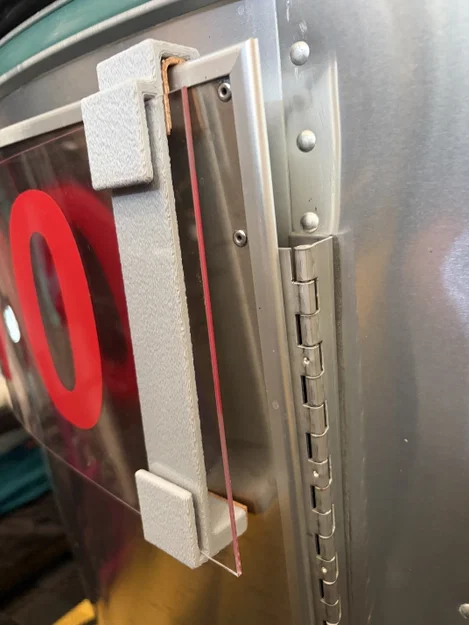 Móc treo Airstream BRN Hanger (Plexiglass) cho tấm chắn đá - Image 2