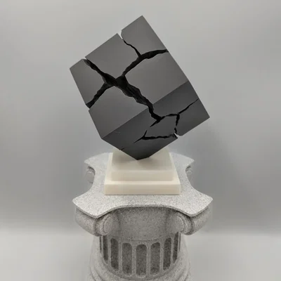 Tượng Trang Trí Bàn Làm Việc Khối Lập Phương Nứt Vỡ (Fractured Cube)