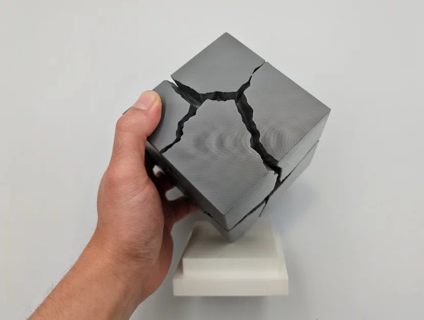 Tượng Trang Trí Bàn Làm Việc Khối Lập Phương Nứt Vỡ (Fractured Cube) - Image 5