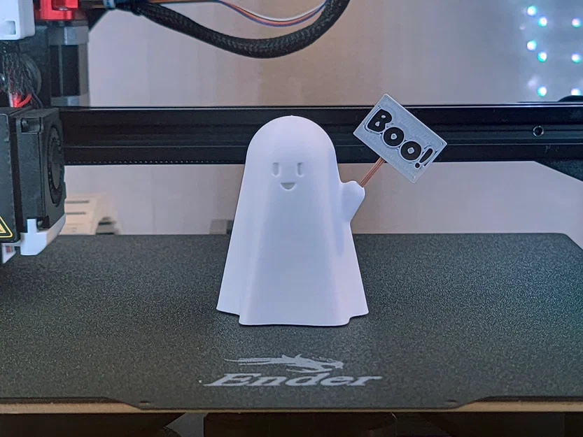 Mô hình chú ma đáng yêu cầm bảng (Ghost with a Sign) để bàn - Image 2