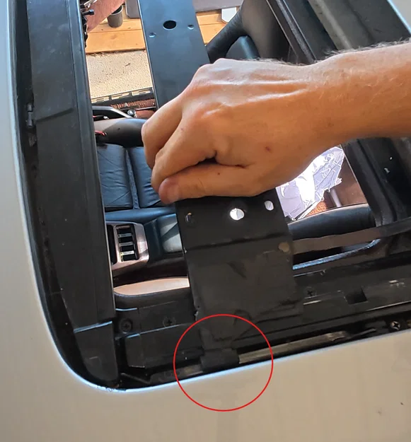 Bạc trượt ray ngoài phía trước sunroof Porsche 928 (Slide Bushing) - Image 2