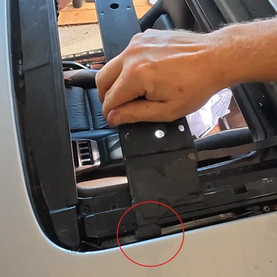 Bạc trượt ray ngoài phía trước sunroof Porsche 928 (Slide Bushing)