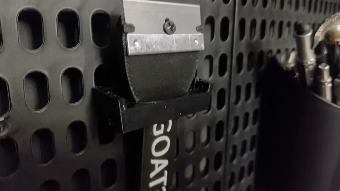 Giá treo dao cạo gắn bảng Pegboard tiện dụng (Scraper holder) - Image 1