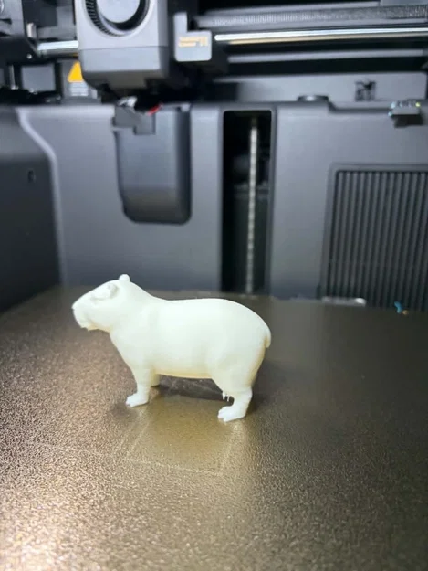 Tượng Capybara Chân Thực – Decor Thú Tối Giản - Image 3