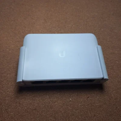 Ngàm treo tường Ubiquiti UniFi USW Flex Mini Wall Holder