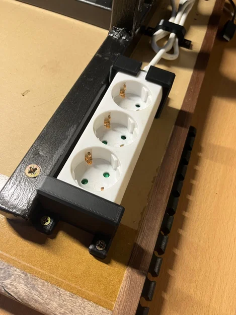 Giá treo ổ cắm điện (Powerstrip bracket) 3D in tiện lợi - Image 3