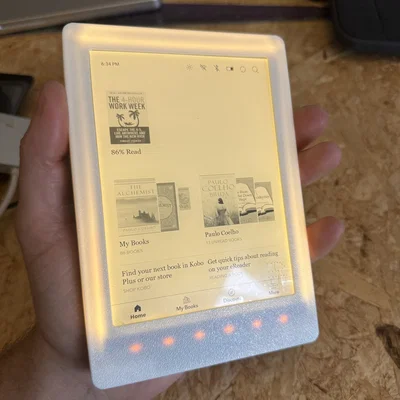 Tấm mặt trước Kobo Clara 2e (WIP)