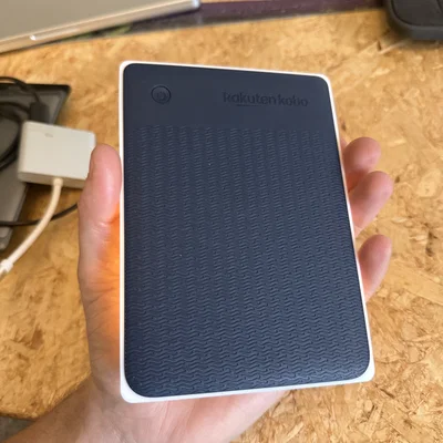 Tấm mặt trước Kobo Clara 2e (WIP)