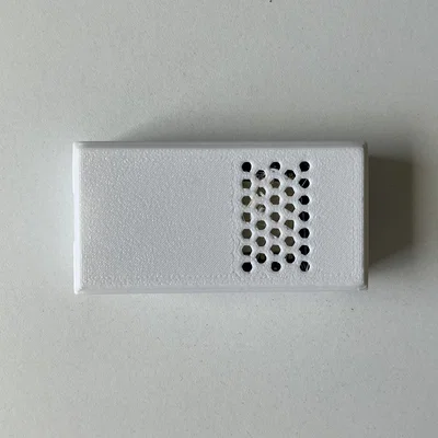 Hộp bảo vệ ESP-32 có lỗ tản nhiệt và đế định vị pin