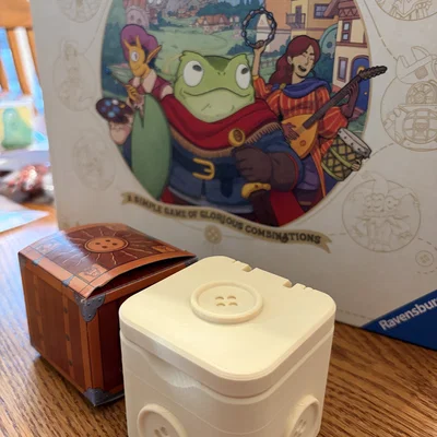 Hộp đựng thay thế cho board game The Glorious Guilds of Buttonville