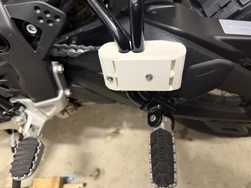Giá treo đồ gắn gác chân cho xe Ducati Desert X V1 - Image 6