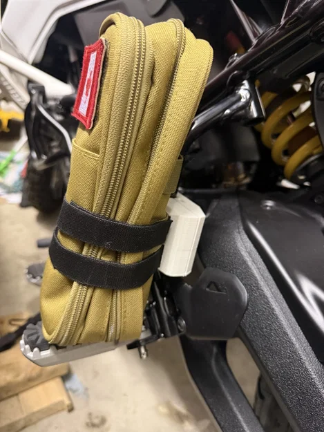 Giá treo đồ gắn gác chân cho xe Ducati Desert X V1 - Image 8