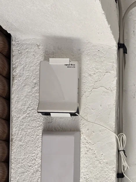 Giá treo tường cho Fritzbox 6820 LTE - Tối ưu không gian cực chất - Image 2