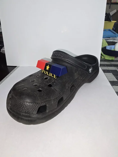 Thanh đèn cảnh sát gắn Crocs (clogs) bản cải tiến - Image 1