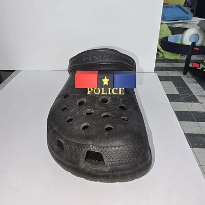 Thanh đèn cảnh sát gắn Crocs (clogs) bản cải tiến