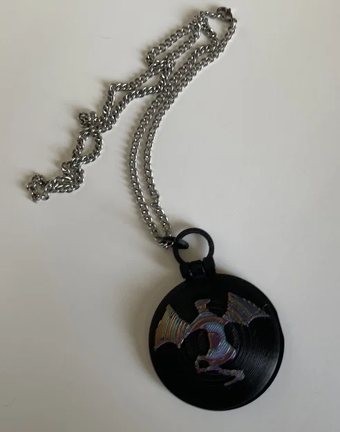 Bùa hộ mệnh của Peril (Peril's Amulet) - Wings of Fire - Image 1