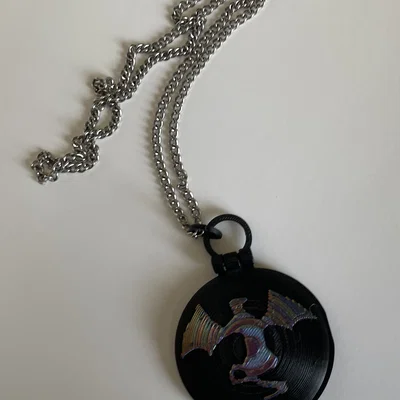 Bùa hộ mệnh của Peril (Peril's Amulet) - Wings of Fire