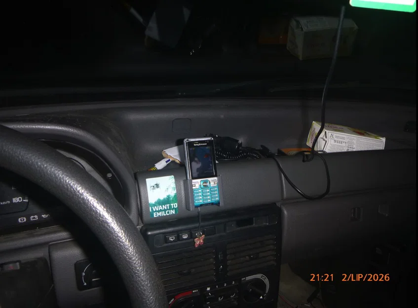 Giá treo điện thoại Sony Ericsson C702 gắn vít chắc chắn - Image 2