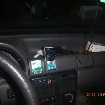 Giá treo điện thoại Sony Ericsson C702 gắn vít chắc chắn