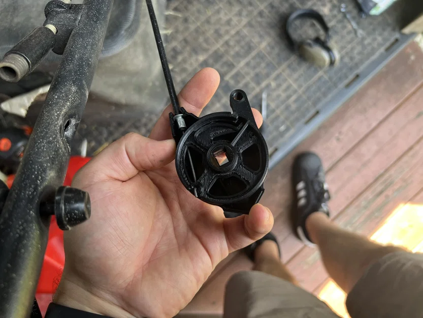 Tay ga (Throttle Lever) máy cắt cỏ Murray - Image 1