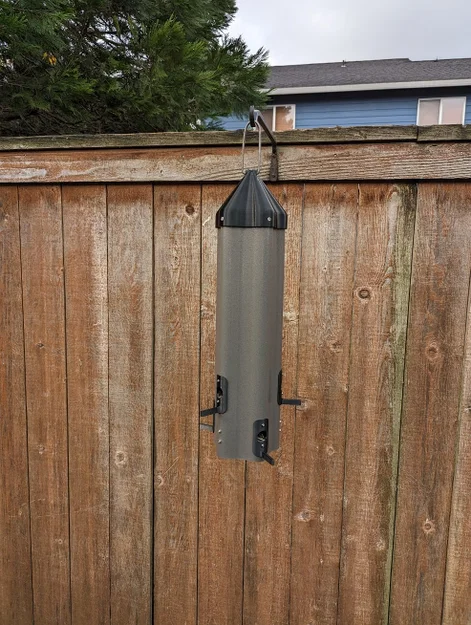 Máng Ăn Cho Chim Chống Sóc (Squirrel Proof Bird Feeder) - Image 1